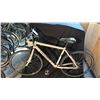 Image 2 : DEVINCI ST-TROPEZ WHITE 24 SPEED ROAD BICYCLE