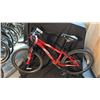 Image 2 : GIANT RINCON 24 SPEED RED MOUNTAIN BICYCLE