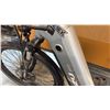 Image 2 : GREY/BLACK RIZE CITY MD 7-SPEED FRONT-SUSPENSION STEP-THROUGH URBAN COMMUTER E-BIKE