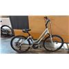 Image 2 : TREK SHIFT 2 COMFORT HYBRID 21-SPEED FRONT-SUSPENSION BICYCLE