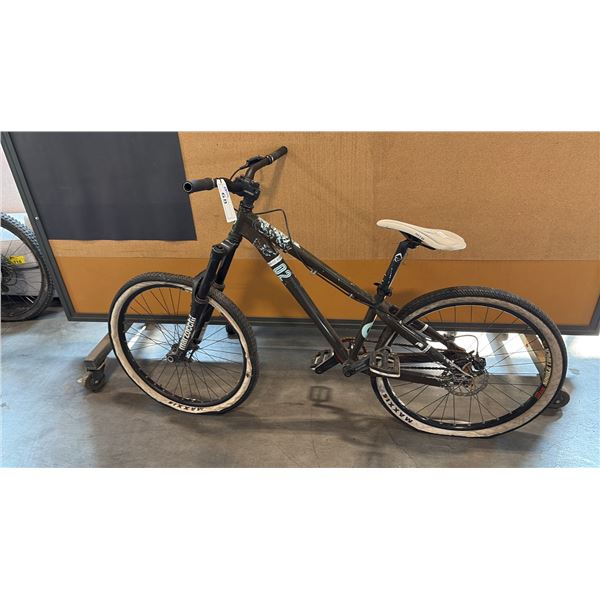 GREEN DEVINCI DISTRICT 2 DEDICATED FRONT-SUSPENSION HARDTAIL MOUNTAIN BIKE