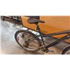 Image 3 : GREY NORCO KATMANDU ENTRY-LEVEL RECREATIONAL MOUNTAIN AND TRAIL HARDTAIL BIKE