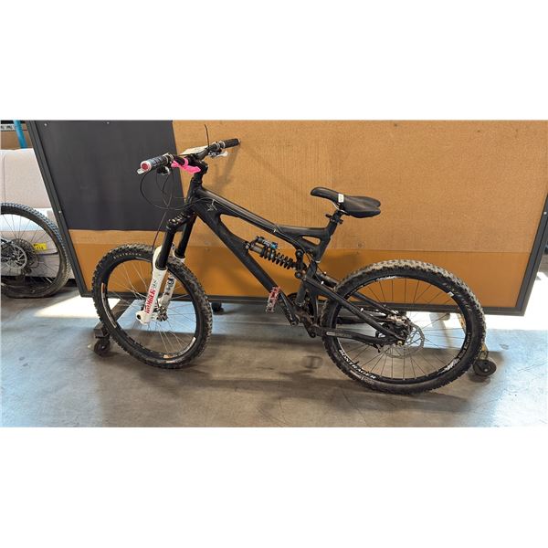 SANTA CRUZ VP-FREE LEGENDARY 27-SPEED FULL-SUSPENSION MOUNTAIN BIKE