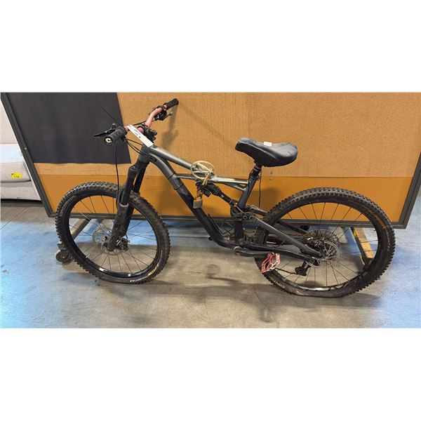 SPECIALIZED ENDURO HIGH-PERFORMANCE FULL-SUSPENSION DOWNHILL MOUNTAIN BIKE