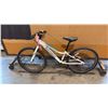 Image 1 : WHITE NORTHROCK GS24 LIGHTWEIGHT 7-SPEED YOUTH HYBRID BICYCLE