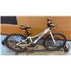 Image 2 : WHITE NORTHROCK GS24 LIGHTWEIGHT 7-SPEED YOUTH HYBRID BICYCLE