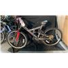 Image 3 : JEEP RENEGADE CLASSIC 18 SPEED FULL SUSPENSION MOUNTAIN BICYCLE