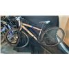 Image 2 : SPECIALIZED 24 SPEED BLACK/WHITE ROAD BICYCLE