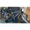 Image 2 : SPECIALIZED ROCKHOPPER 21 SPEED HYBRID BICYCLE