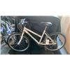 Image 2 : NEXT HIGHPEAK 18 SPEED WHITE MOUNTAIN BICYCLE