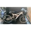 Image 2 : HUFFY ROCK CREEK 18 SPEED WHITE MOUNTAIN BICYCLE