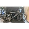 Image 5 : GROUP OF 3 ASSORTED CRUISER AND COMMUTER BICYCLES