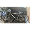 Image 6 : GROUP OF 3 ASSORTED CRUISER AND COMMUTER BICYCLES