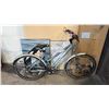 Image 1 : BLUE GIANT BOULDER SE 21-SPEED FRONT-SUSPENSION RECREATIONAL HARDTAIL MOUNTAIN BIKE