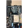 Image 5 : ASSORTMENT OF ROLLING TRAVEL LUGGAGE INCLUDING SOFTSIDE AND HARDSIDE SPINNER UNITS