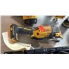Image 5 : DEWALT 20V MAX CORDLESS CIRCULAR SAW OSCILLATING MULTI-TOOL IMPACT DRIVER DRILL CROSS-LINE LASER