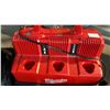 Image 2 : MILWAUKEE MULTI-VOLTAGE MULTI-PORT RAPID BATTERY CHARGING STATION WITH BAG