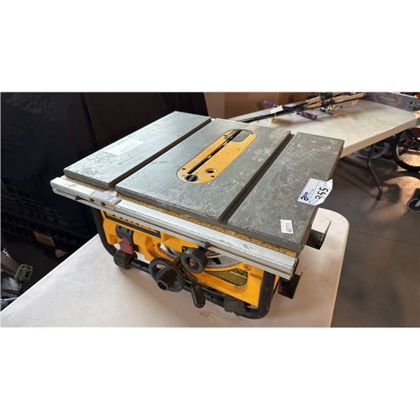 COMPACT PORTABLE TABLE SAW MACHINERY WITH LOW-FRICTION TOP PLATE *NO ACCESSORIES