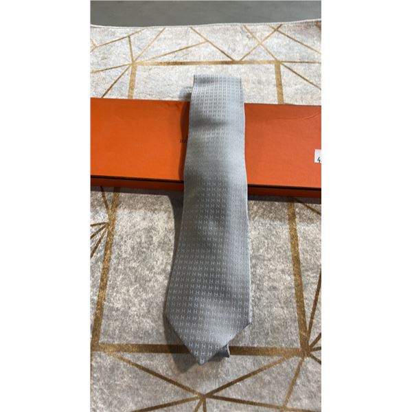 GREY BOXED TIE