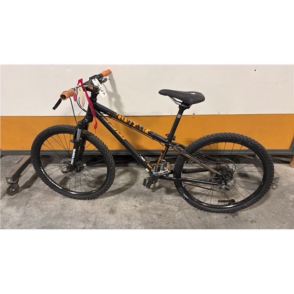 ACE LTD 6061 BUTTED ALUMINUM BLACK/ORANGE FRONT SUSPENSION HYDRAULIC DISC BRAKES YOUTH TRAIL BIKE