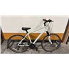 Image 2 : WHITE GLOSSY HAWRELAK SERIES FRONT-SUSPENSION ALUMINUM FRAME 24-SPEED DRIVETRAIN UPRIGHT BIKE