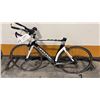 Image 1 : BLACK/WHITE CANNONDALE SLICE TRI AXIAL HOURGLASS SYSTEM INTEGRATION AERO 30-SPEED RACING BICYCLE