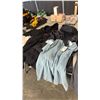 Image 1 : MIXED CONFIGURATION LEISURE AND ATHLETIC OUTERWEAR APPAREL OPTIMIZED FOR VARIABLE WEATHER.