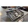 Image 2 : MIELE FLUSH-MOUNTED NATURAL GAS COOKING SURFACE 36-INCH MISSING ALL 5 BURNER CAPS AND FLAME