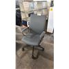 Image 1 : KRUG DORSO HI-BACK UPHOLSTERED OFFICE/CONFERENCE CHAIR