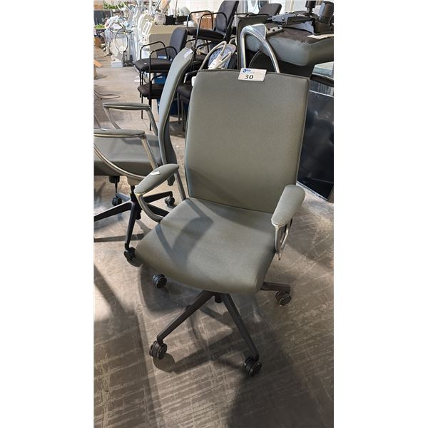 KRUG DORSO HI-BACK UPHOLSTERED OFFICE/CONFERENCE CHAIR
