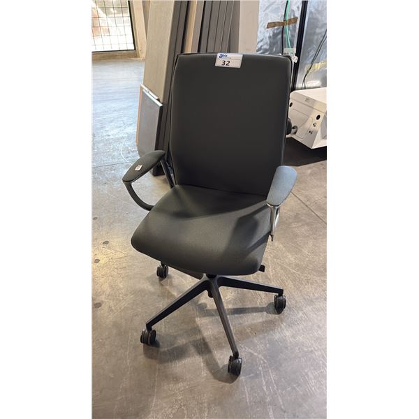 KRUG DORSO HI-BACK UPHOLSTERED OFFICE/CONFERENCE CHAIR