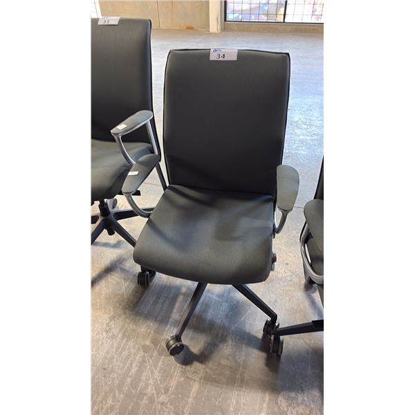 KRUG DORSO HI-BACK UPHOLSTERED OFFICE/CONFERENCE CHAIR