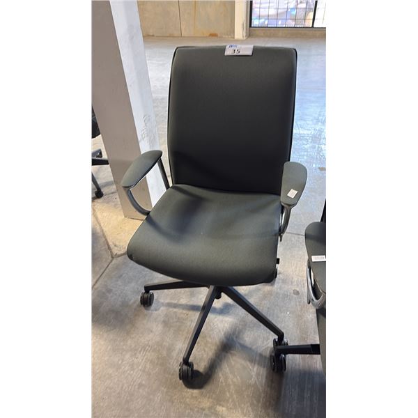 KRUG DORSO HI-BACK UPHOLSTERED OFFICE/CONFERENCE CHAIR
