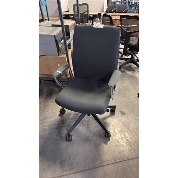 KRUG DORSO HI-BACK UPHOLSTERED OFFICE/CONFERENCE CHAIR