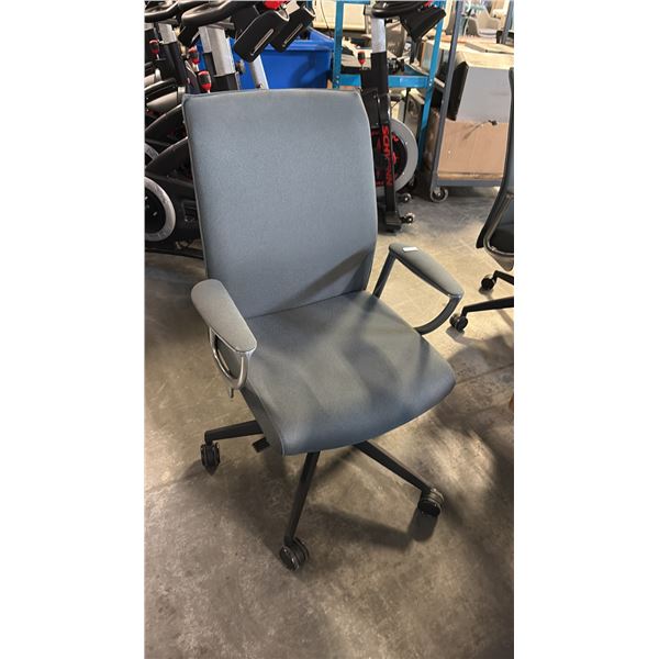 KRUG DORSO HI-BACK UPHOLSTERED OFFICE/CONFERENCE CHAIR