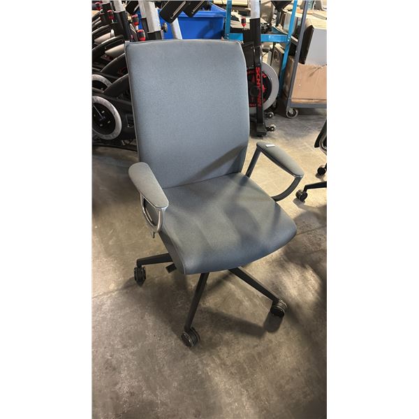 KRUG DORSO HI-BACK UPHOLSTERED OFFICE/CONFERENCE CHAIR