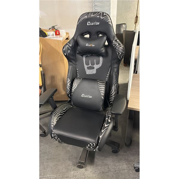 BLACK CLUTCH GAMING CHAIR NEW IN BOX
