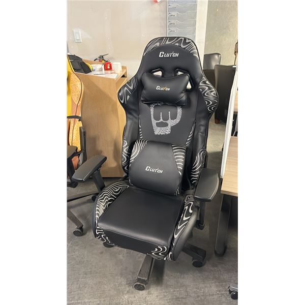 BLACK CLUTCH GAMING CHAIR NEW IN BOX
