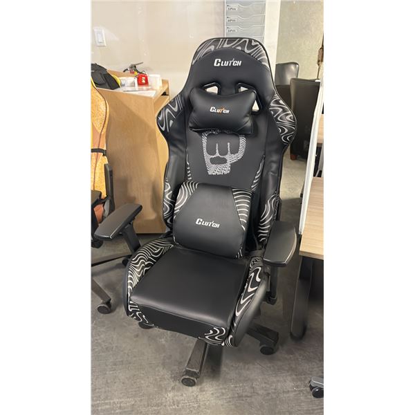 BLACK CLUTCH GAMING CHAIR NEW IN BOX