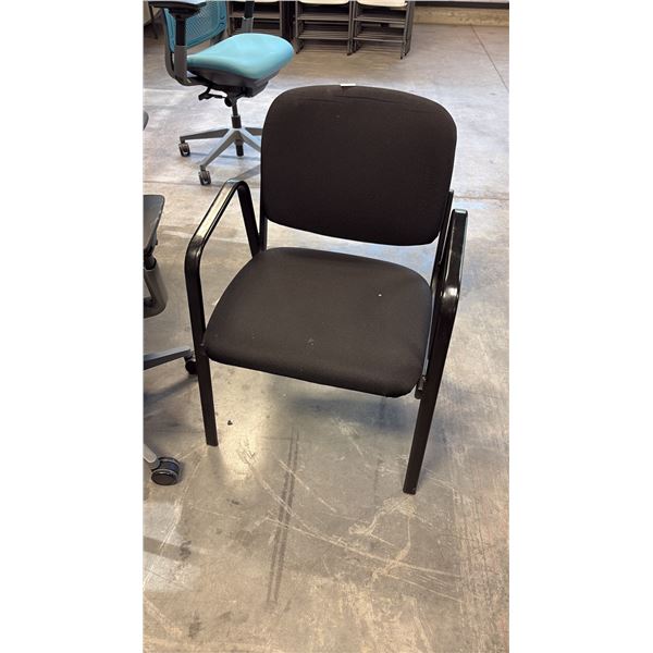 BLACK LOOP ARM CLIENT CHAIR