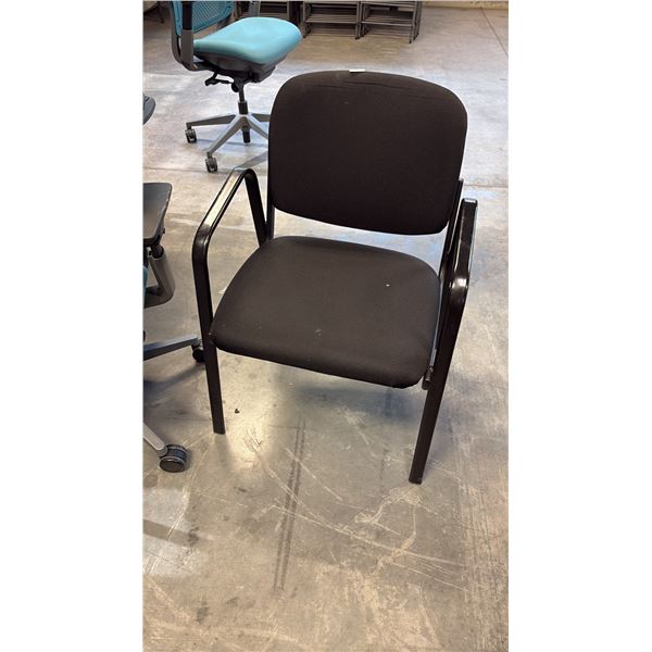 BLACK LOOP ARM CLIENT CHAIR