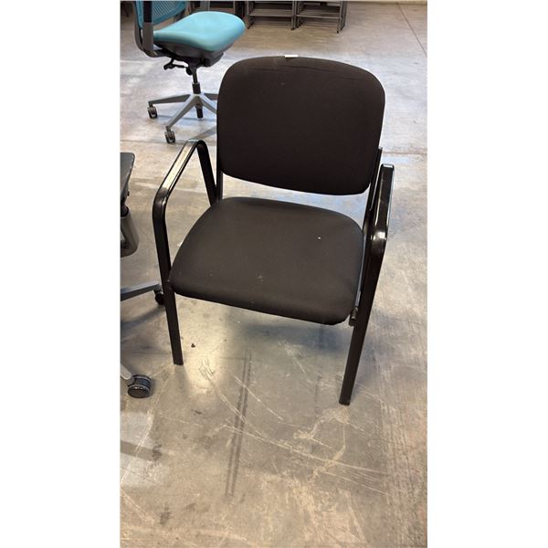 BLACK LOOP ARM CLIENT CHAIR