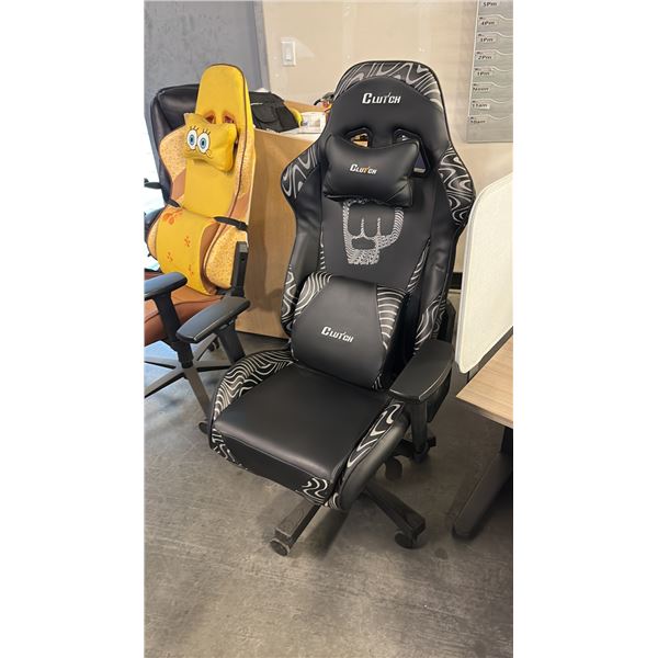 BLACK CLUTCH GAMING CHAIR NEW IN BOX