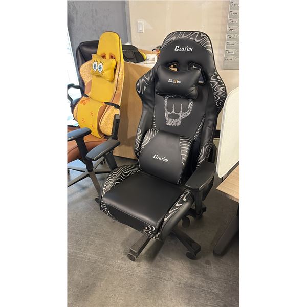 BLACK CLUTCH GAMING CHAIR NEW IN BOX