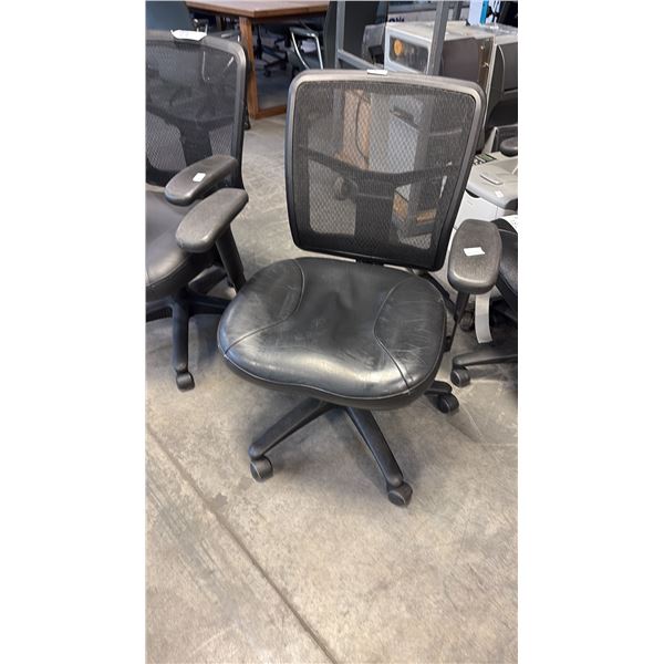 BLACK MESH-BACK MID-BACK TASK CHAIR