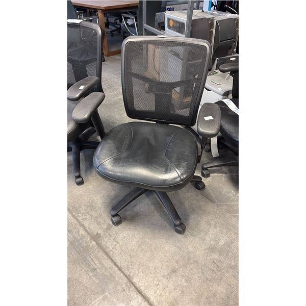 BLACK MESH-BACK MID-BACK TASK CHAIR