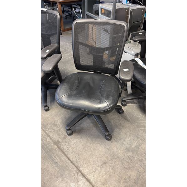 BLACK MESH-BACK MID-BACK TASK CHAIR