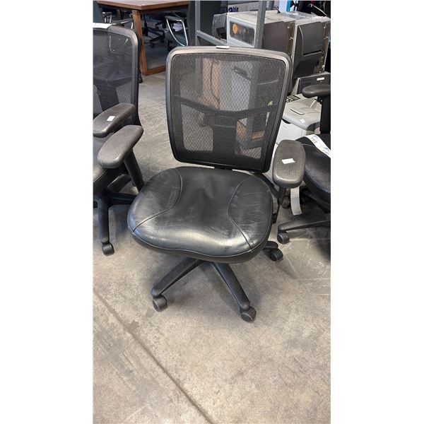 BLACK MESH-BACK MID-BACK TASK CHAIR