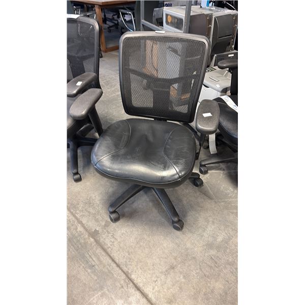 BLACK MESH-BACK MID-BACK TASK CHAIR