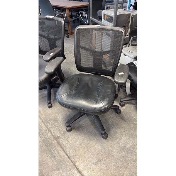 BLACK MESH-BACK MID-BACK TASK CHAIR
